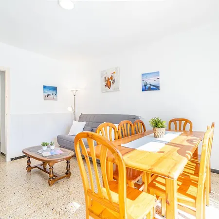 Apartment Basic Comfort Poeta Marquina 1º 2025 Roses